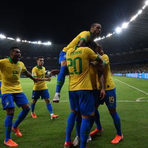 דני אלבס ושחקני נבחרת ברזיל