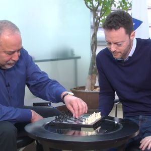 סערה בממלכה שכנר עם ליברמן