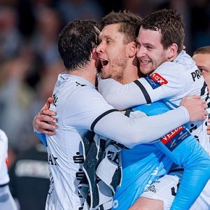 שחקני קיל חוגגים