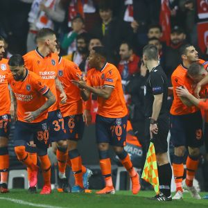 שחקני בשאקשהיר חוגגים