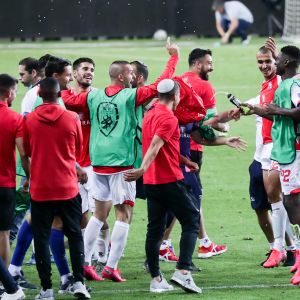 שחקני הפועל באר שבע חוגגים