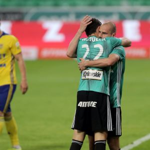 שחקני לגיה ורשה חוגגים