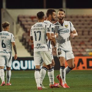 שחקני פמליקאו חוגגים