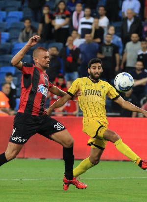 גבריאל תמאש מול חן עזרא