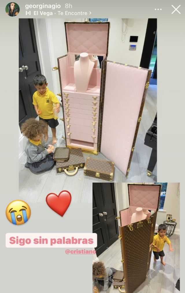 ג'ורג'ינה המומה מהמתנה