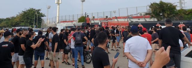 אוהדי הפועל תל אביב באימון