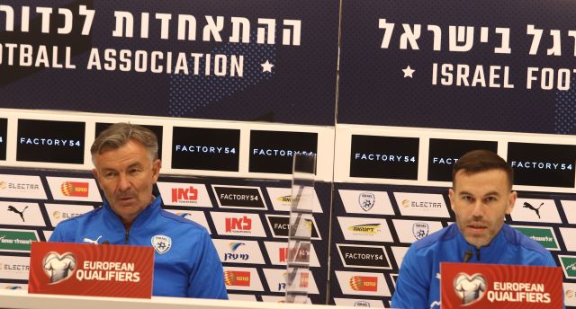 This image has an empty alt attribute; its file name is 1039272