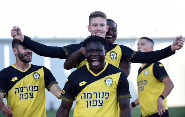 This image has an empty alt attribute; its file name is 1035982