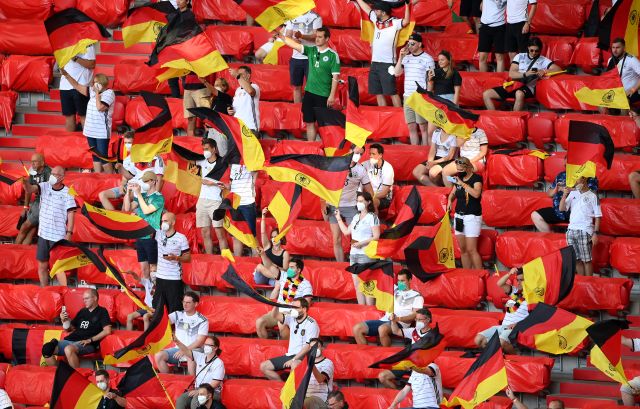 This image has an empty alt attribute; its file name is 1053939