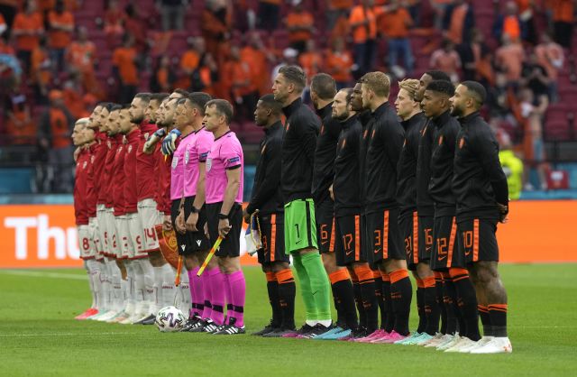 This image has an empty alt attribute; its file name is 1054221