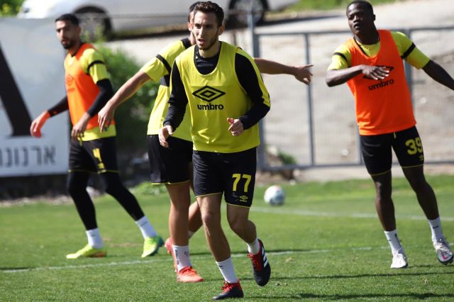 ניקו אולסק באימון הבכורה בבית"ר