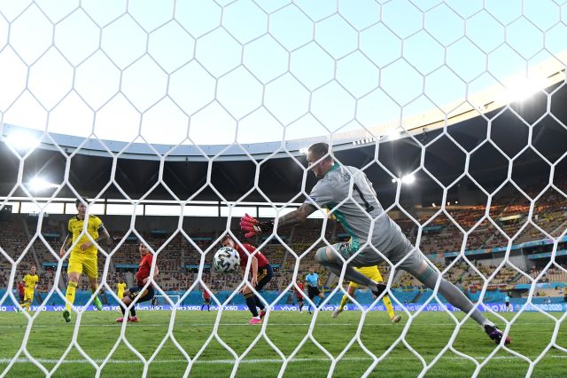 This image has an empty alt attribute; its file name is 1053155