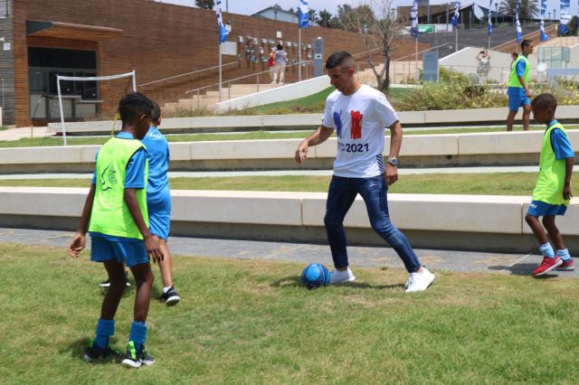 עידן ורד עם ילדי מרכז פרס לשלום