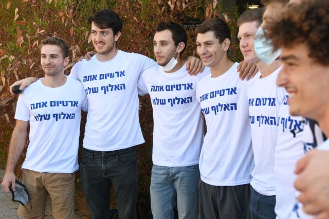 קבלת פנים חמה ציפתה לארטיום דולגופיאט