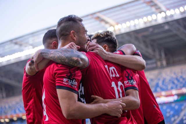 This image has an empty alt attribute; its file name is 1022442