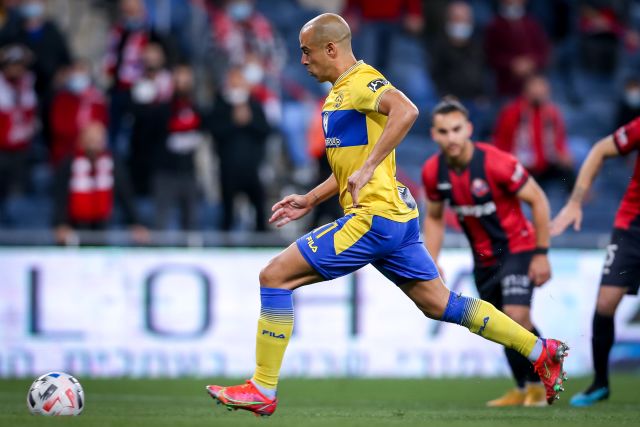 דייק בקלילות. טל בן חיים