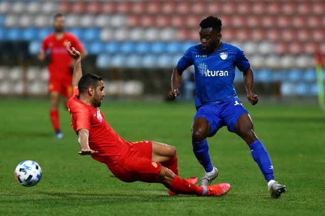 This image has an empty alt attribute; its file name is 1040407