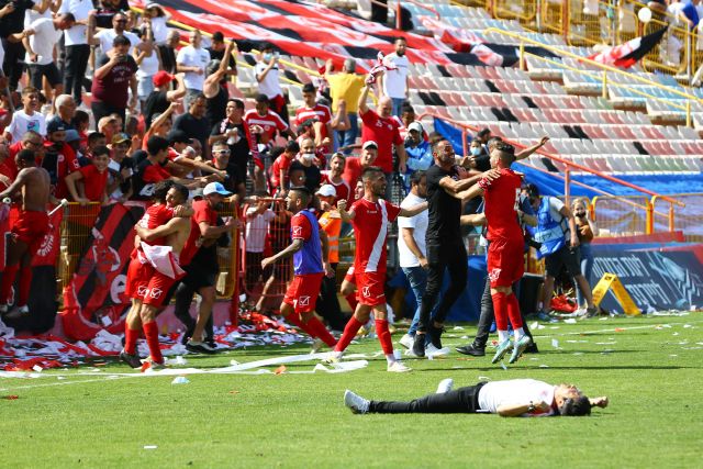 הפועל אדומים אשדוד חוגגת עלייה בתום דרמת ענק