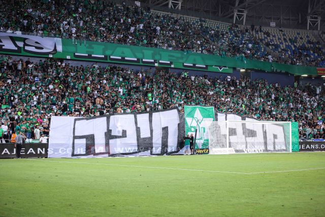 This image has an empty alt attribute; its file name is 1049351