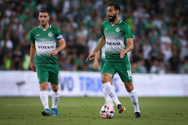 This image has an empty alt attribute; its file name is 1049395