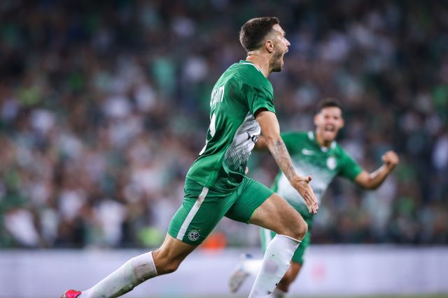 This image has an empty alt attribute; its file name is 1049411