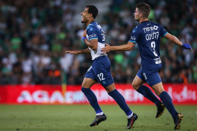 This image has an empty alt attribute; its file name is 1050822