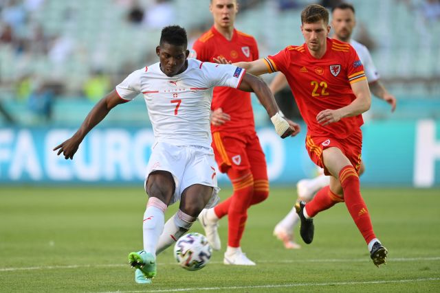 This image has an empty alt attribute; its file name is 1052653