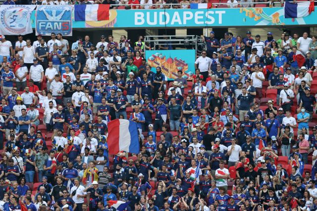 This image has an empty alt attribute; its file name is 1053881