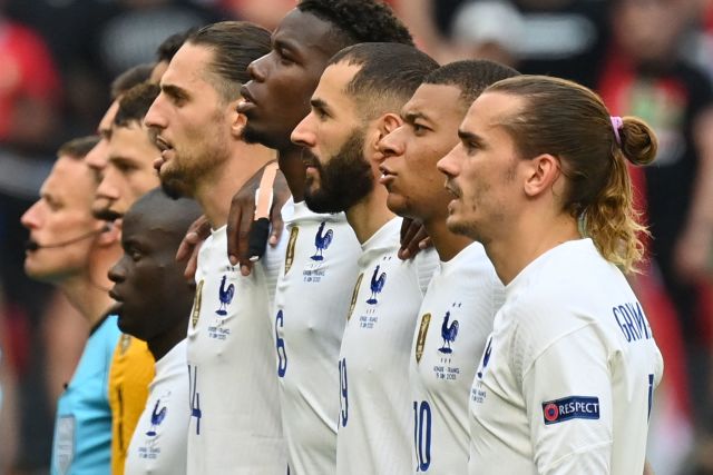 This image has an empty alt attribute; its file name is 1053883