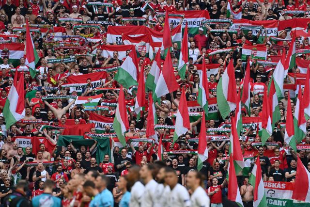 This image has an empty alt attribute; its file name is 1053885