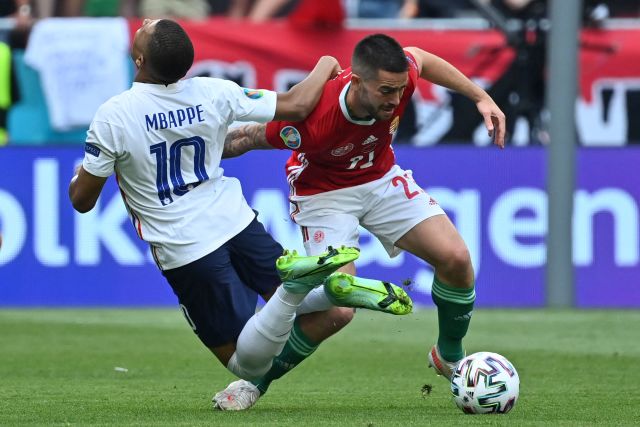 This image has an empty alt attribute; its file name is 1053891