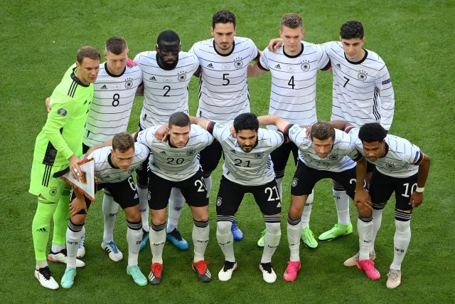 This image has an empty alt attribute; its file name is 1053941