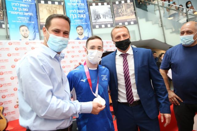 ארטיום דולגופיאט, יואל רזבוזוב