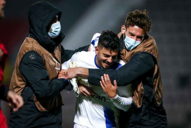 אופיר מזרחי חוגג עם שחקני קריית שמונה