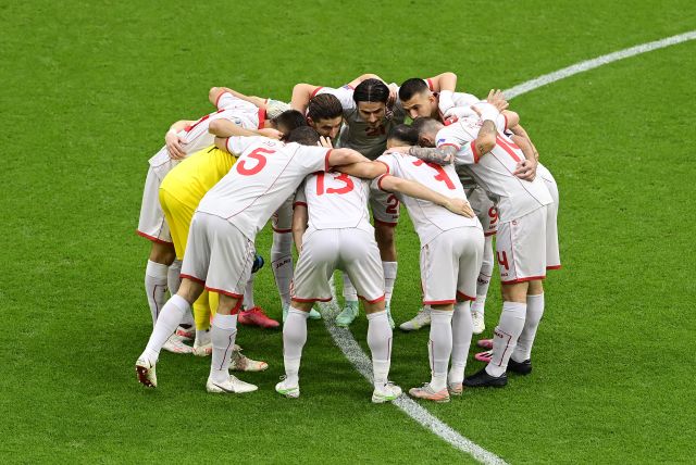 This image has an empty alt attribute; its file name is 1054218