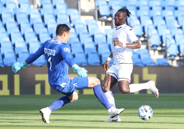 This image has an empty alt attribute; its file name is 1040308