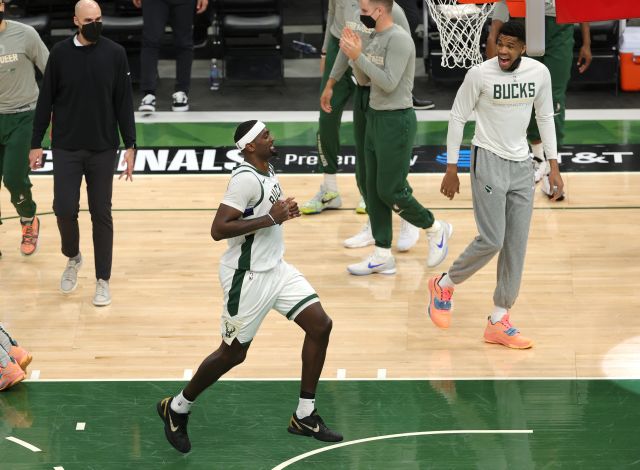 Nba ×™×× ×™×¡ ×× ×˜×˜×•×§×•×ž×¤×• ×™×©×•×' ×ž×•×§×