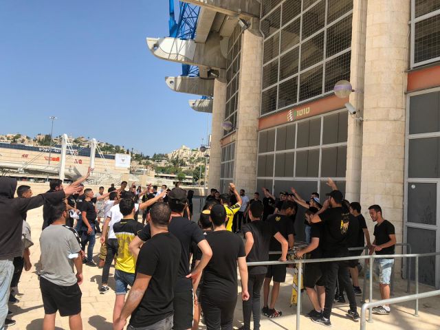 אוהדי בית"ר מחוץ לטדי