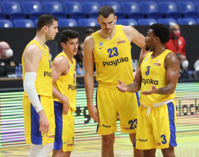 שחקני מכבי תל אביב מאוכזבים