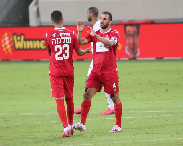 This image has an empty alt attribute; its file name is 1001098