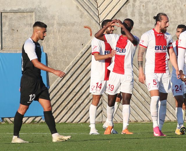 מתיאוס לימה חוגג עם שחקני נוף הגליל