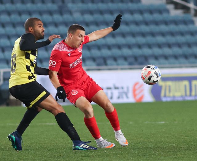 This image has an empty alt attribute; its file name is 1028596