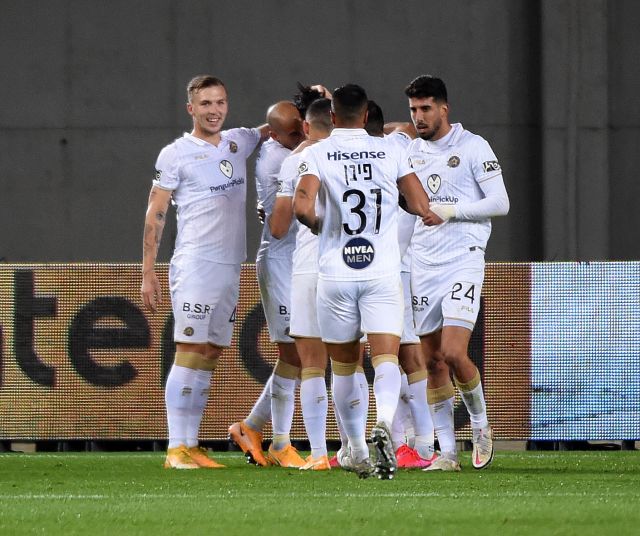 שחקני מכבי תל אביב חוגגים