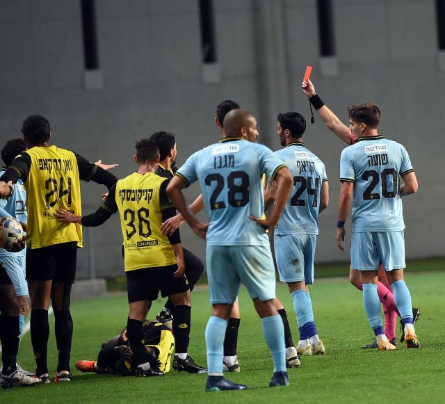 פריד שולף את האדום לאלירן עטר