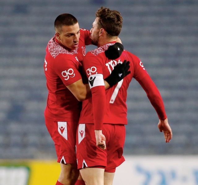 This image has an empty alt attribute; its file name is 1028608