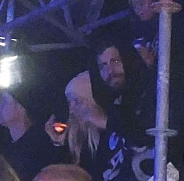 פיקה לצד האלמונית