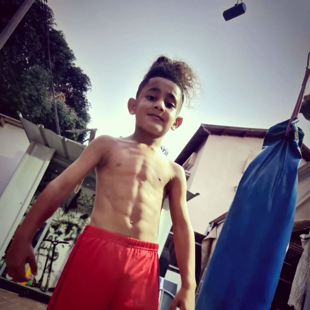 עוד לא בן 7, אבל מכוון גבוה מאוד. סהר שי שמשון חדד