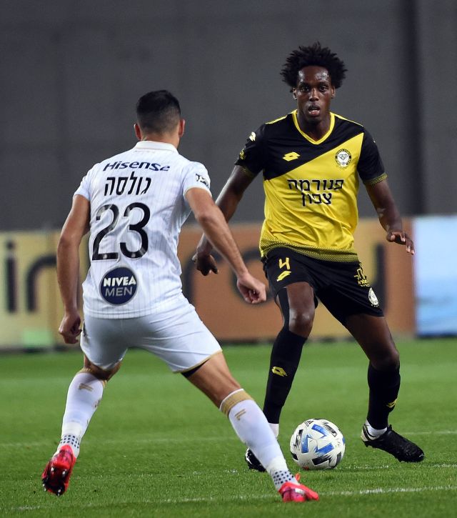 אקינסולה אקיניימי, אייל גולסה