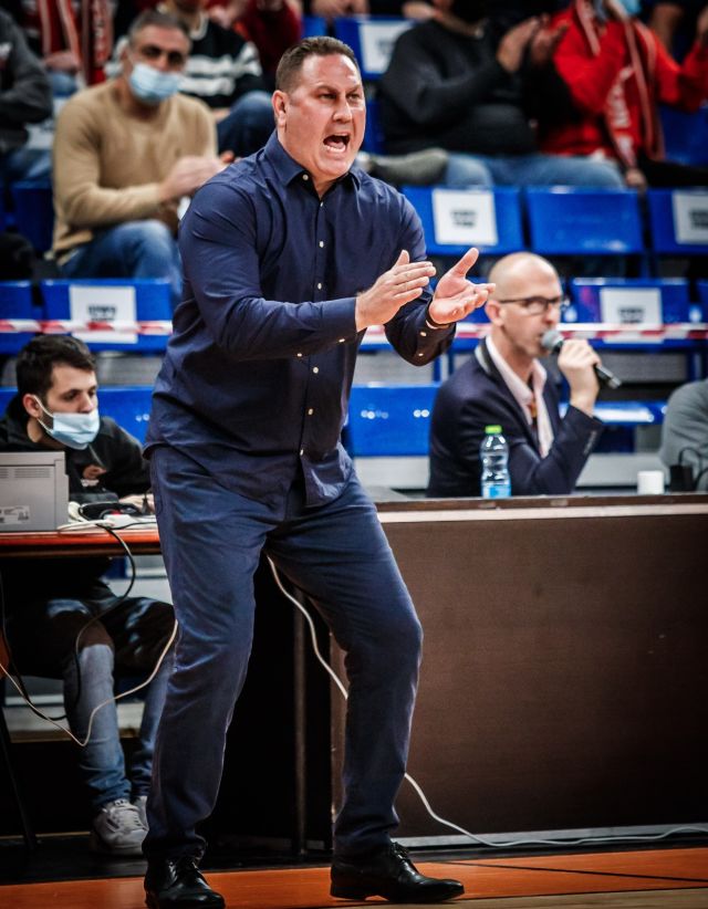 This image has an empty alt attribute; its file name is 1039821