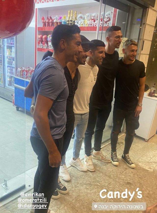 החברים הגיעו לפרגן לאצילי וריקן